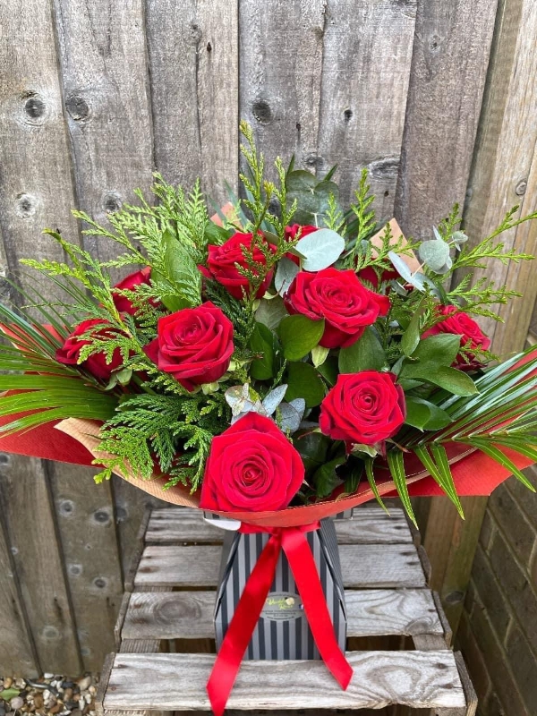 12 Standard Red roses